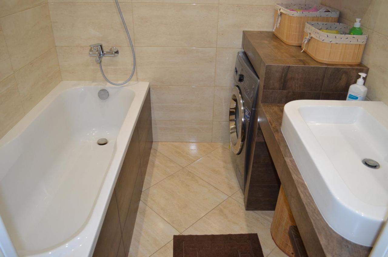 Apartment On Getmana Vigovskogo 49 Rivne Bagian luar foto