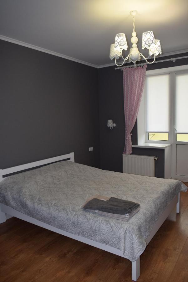 Apartment On Getmana Vigovskogo 49 Rivne Bagian luar foto