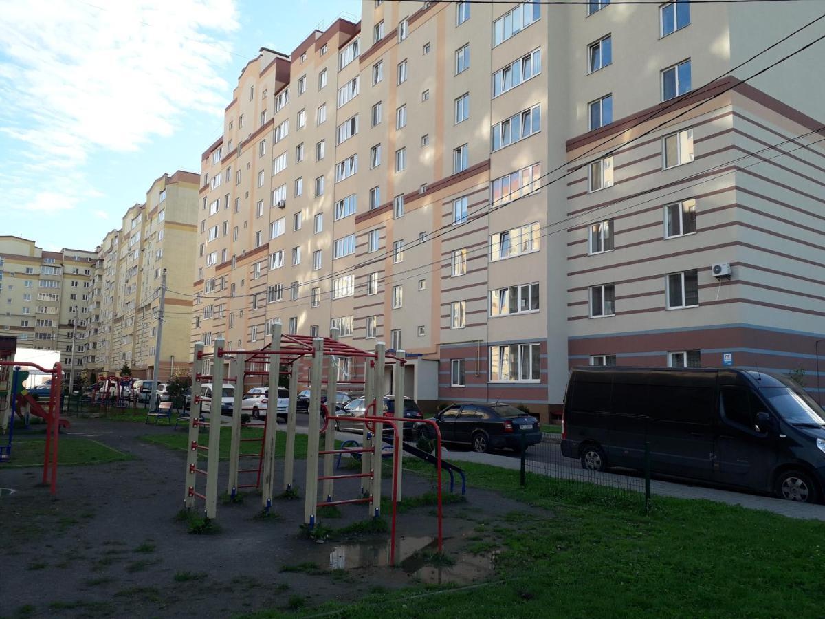 Apartment On Getmana Vigovskogo 49 Rivne Bagian luar foto