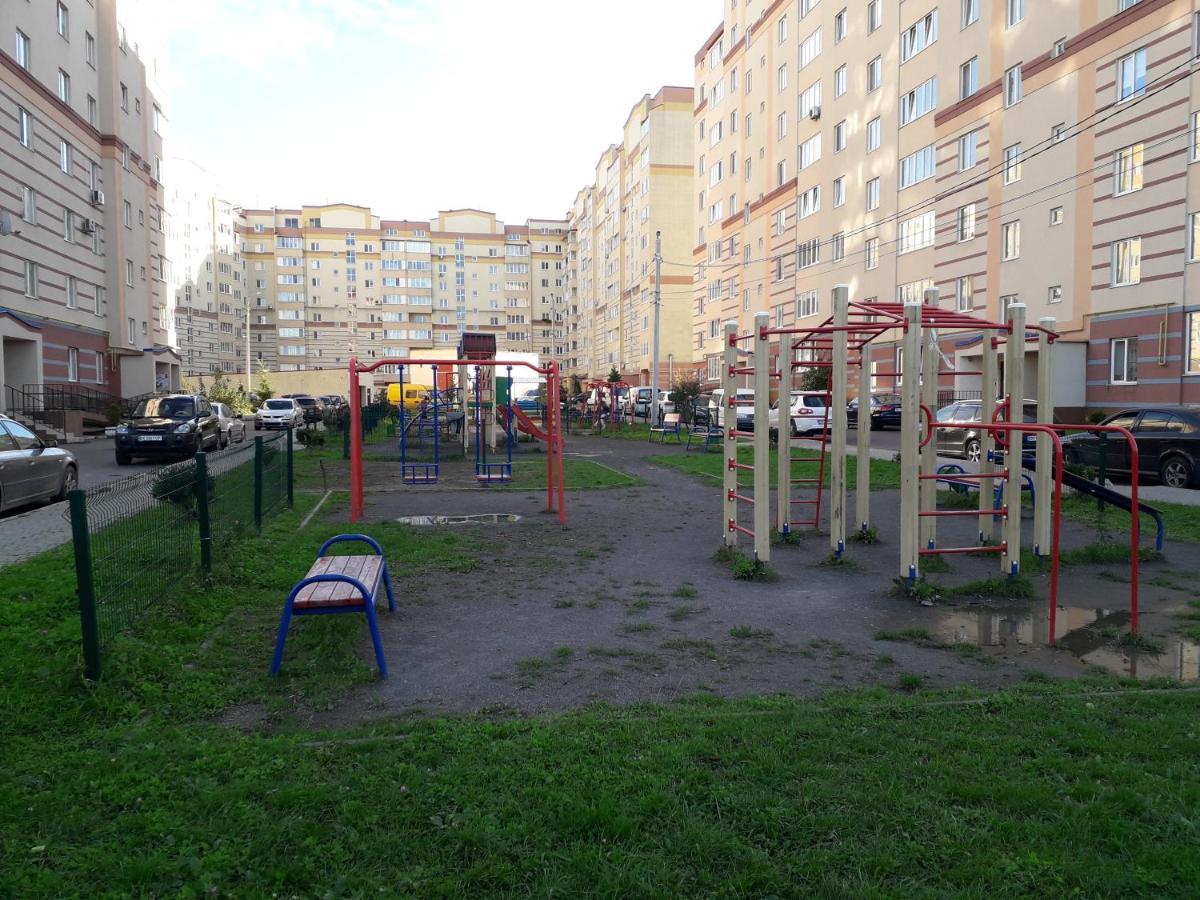 Apartment On Getmana Vigovskogo 49 Rivne Bagian luar foto